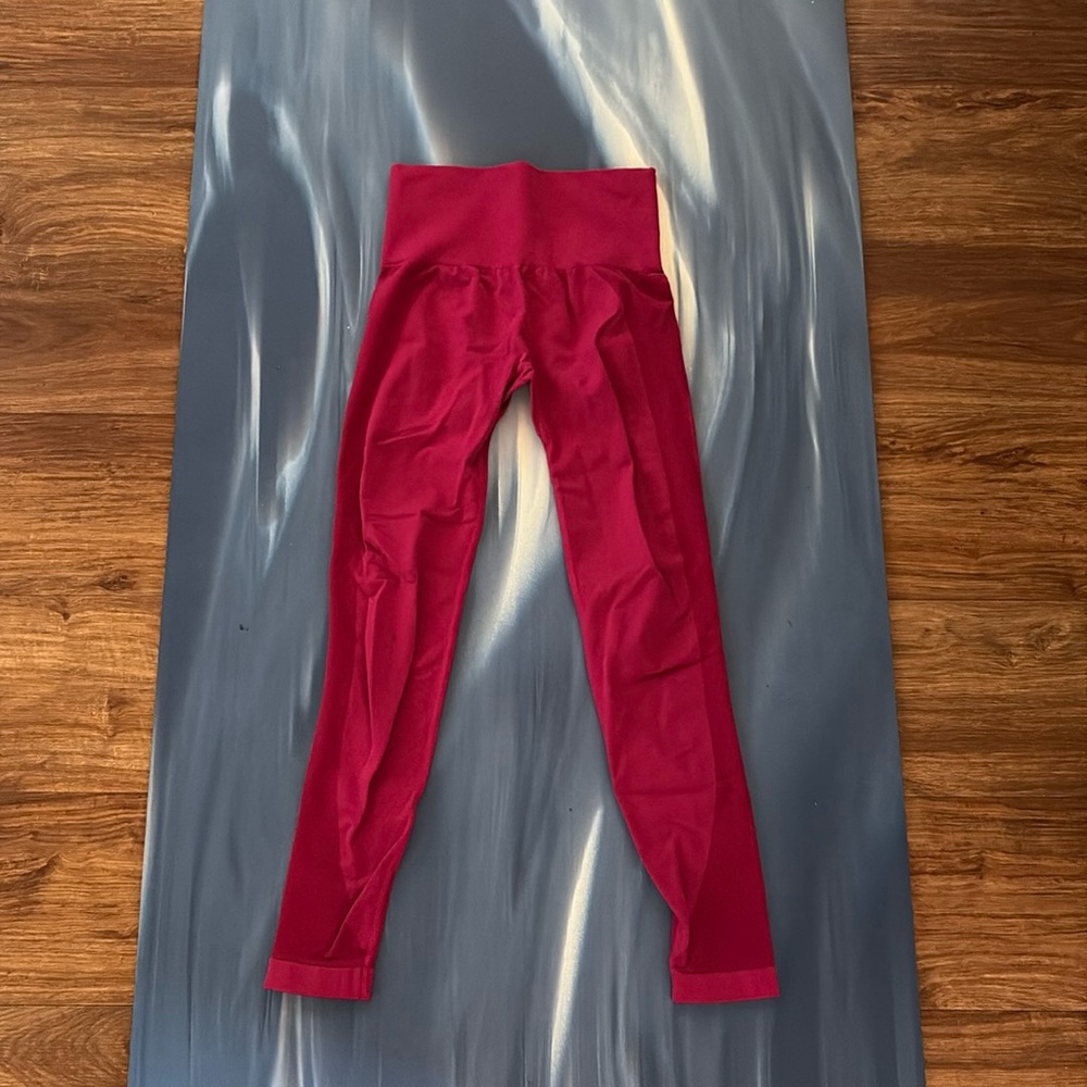 NVGTN scrunch butt leggings